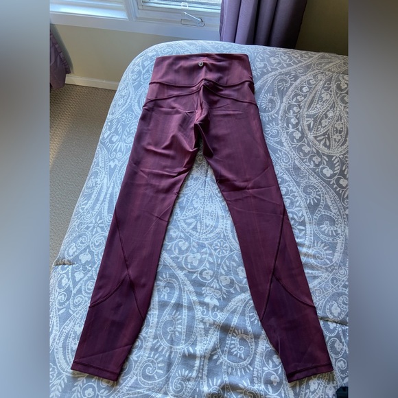 Size 4 Lululemon Leggings - Picture 1 of 5